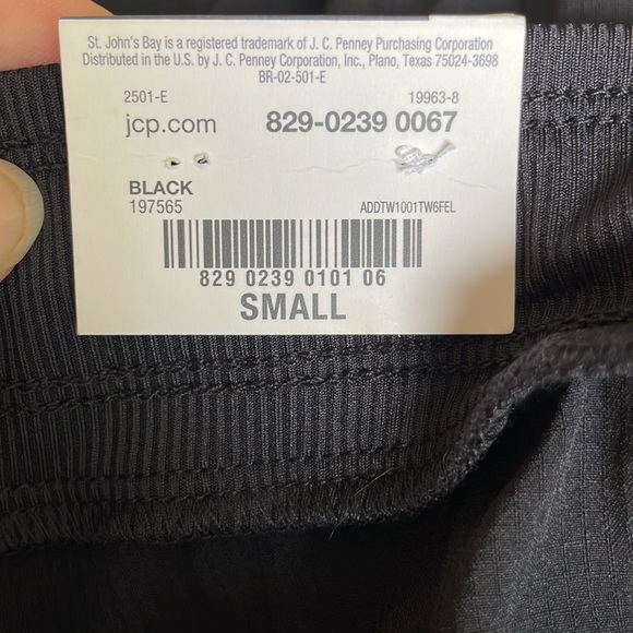 NWT - St. John's Bay Womens Bermuda Short. Black. Small - Picture 8 of 9